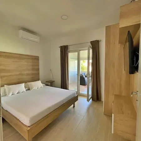 Apartment Apartment *